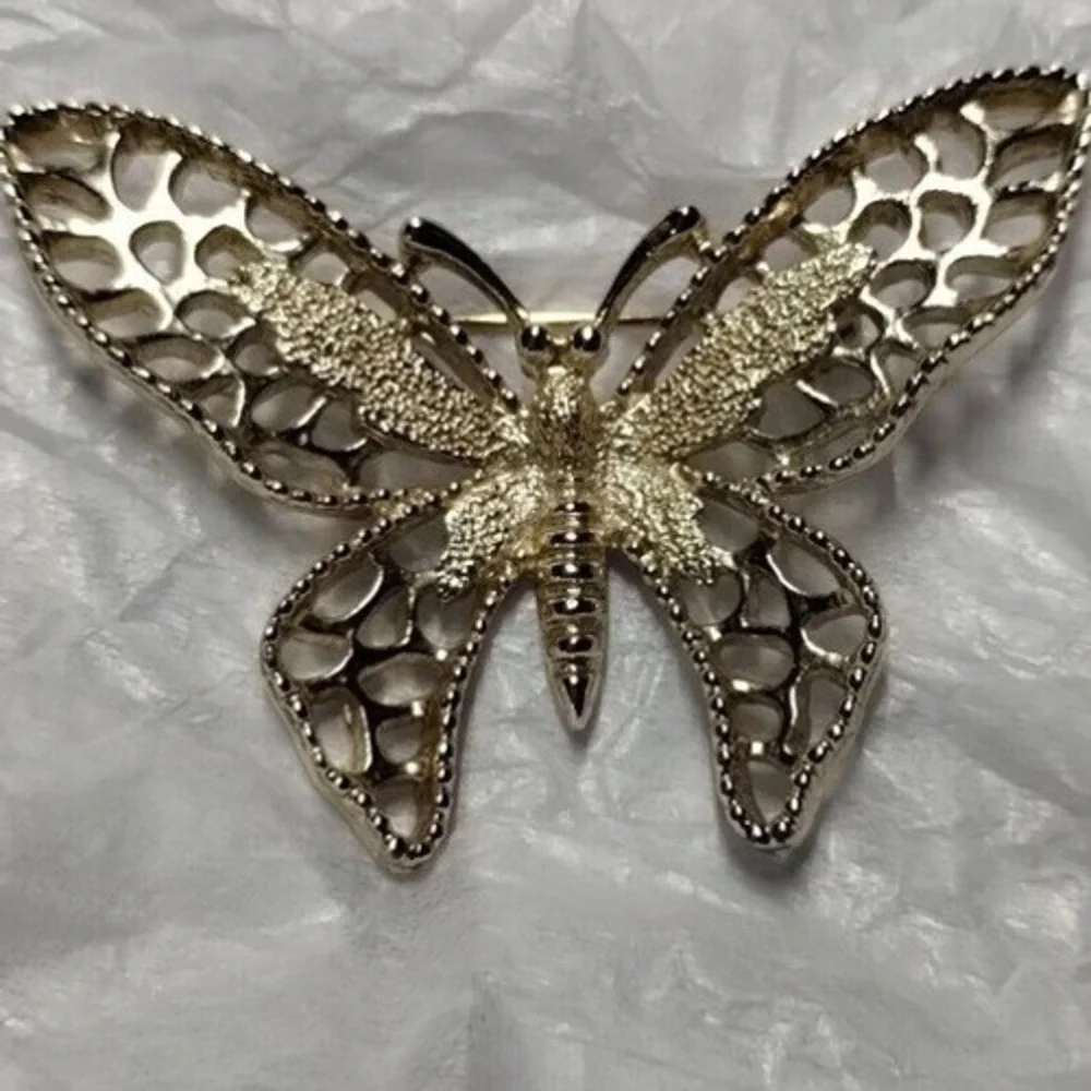 Sarabah Butterfly Brooch Pin Gold Tone Openwork Design Vintage Costume Jewelry‎